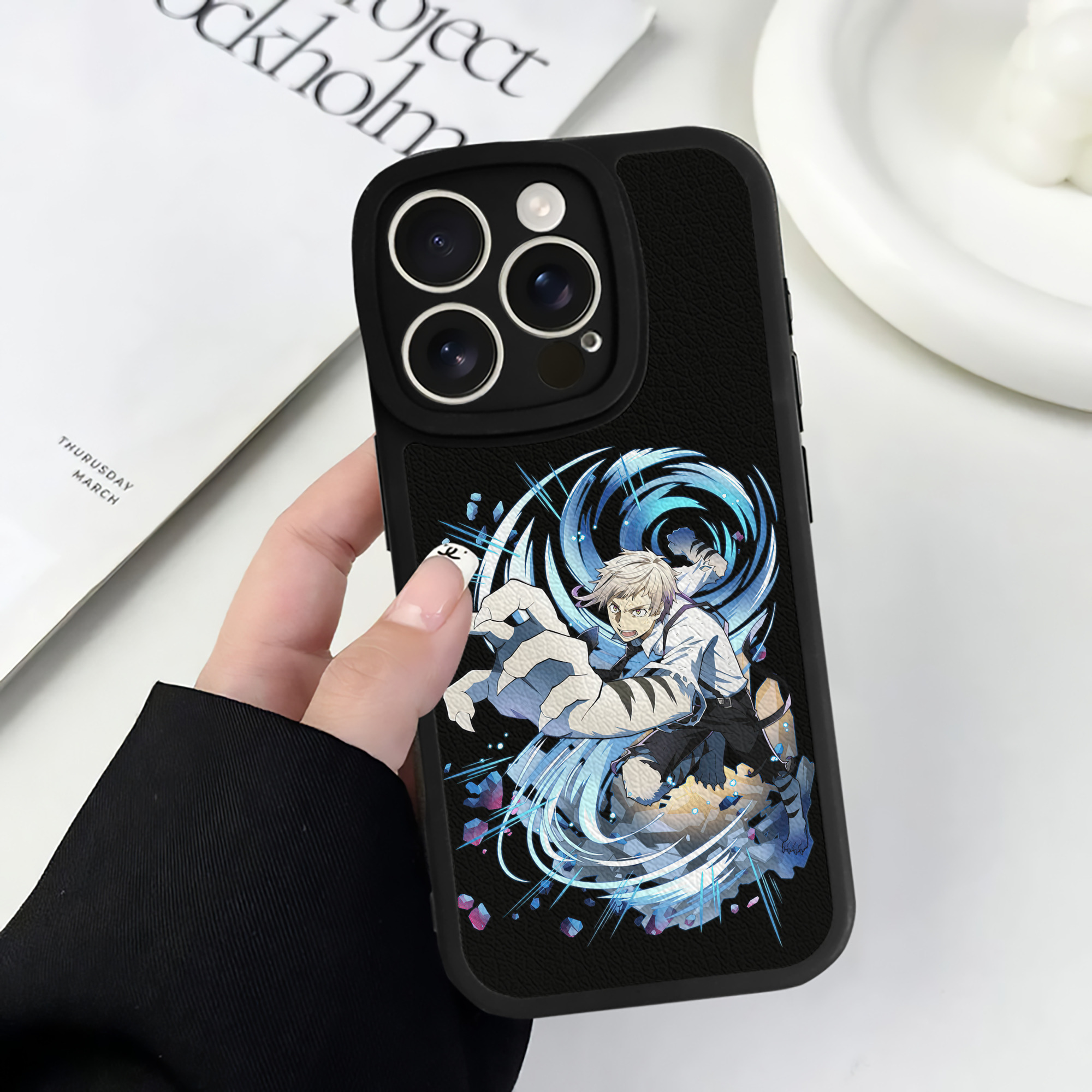 （画像用） 文豪ストレイドッグス Bungo Stray Dogs 【iPhone 16シリーズ対応】シリコンスマホケース（レザー調） 材質：シリコン